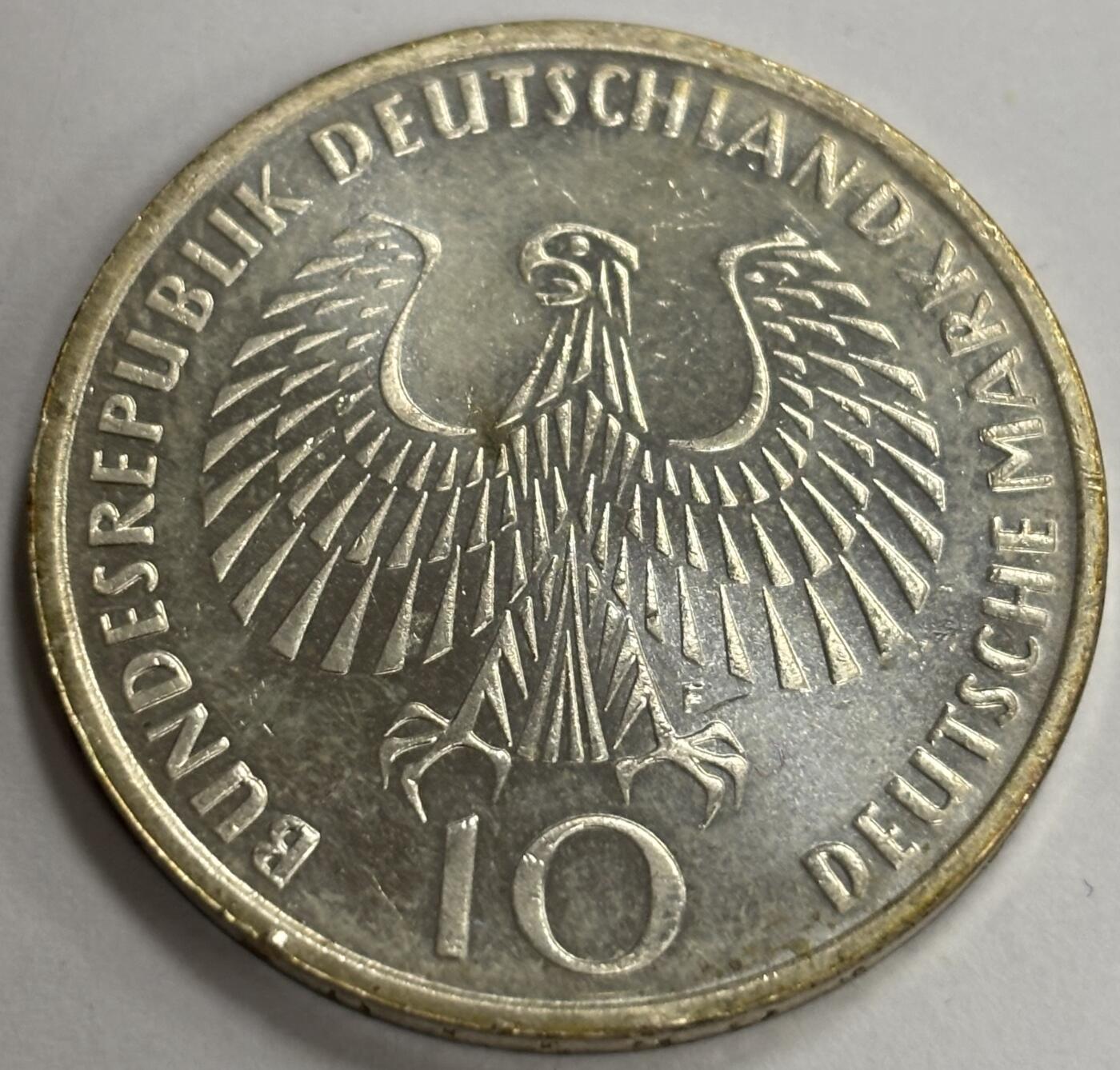 文馨钱币收藏第 299 场，长期接代拍业务 全新原盒 1972 年德国慕尼黑奥运会 10 德拉科马银币 15.5 克 625 银 F 厂