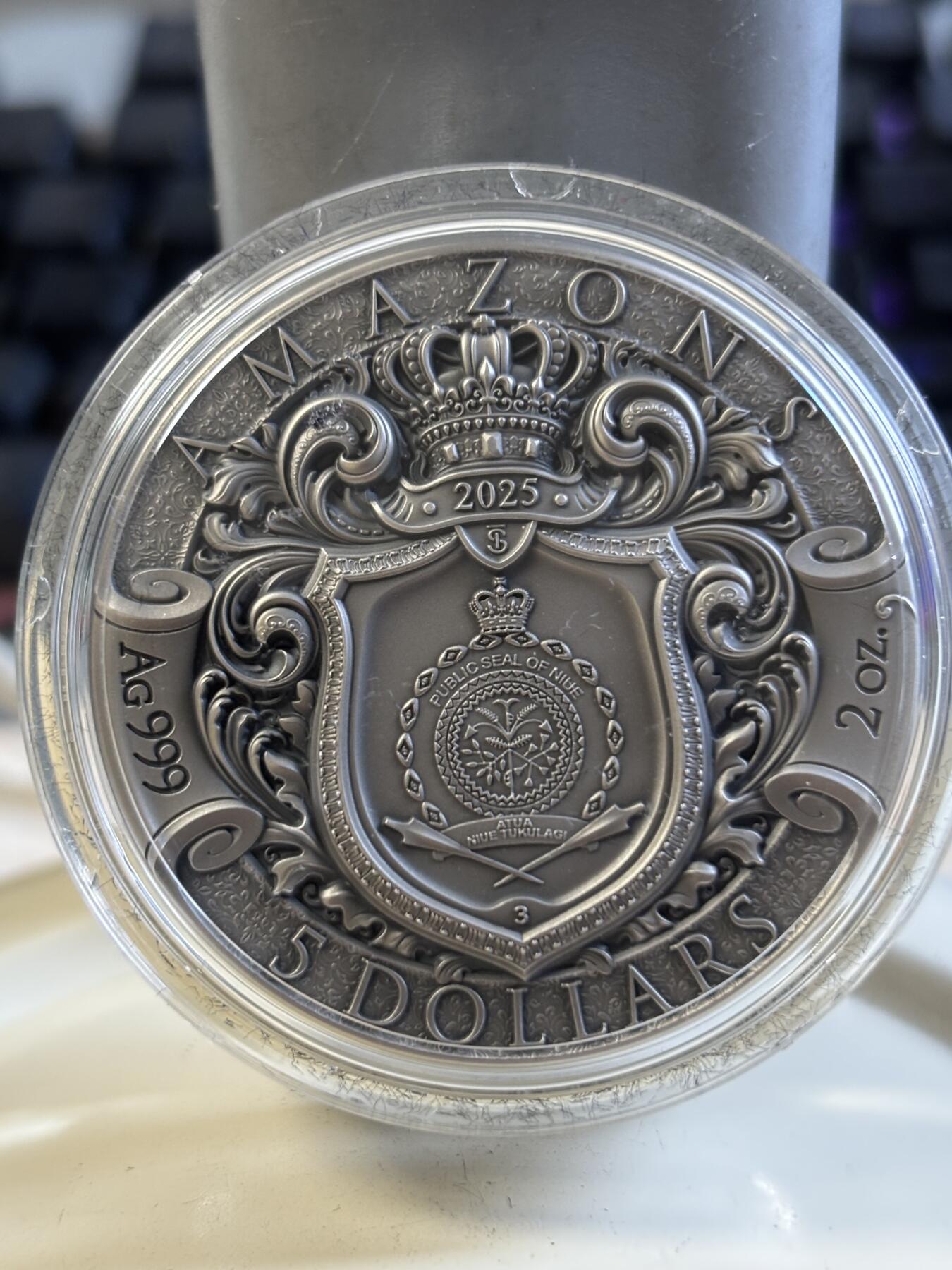 第197期拍卖 纽埃2025年亚马逊女战士2盎司高浮雕纪念银币，999银，2盎司，发行500枚