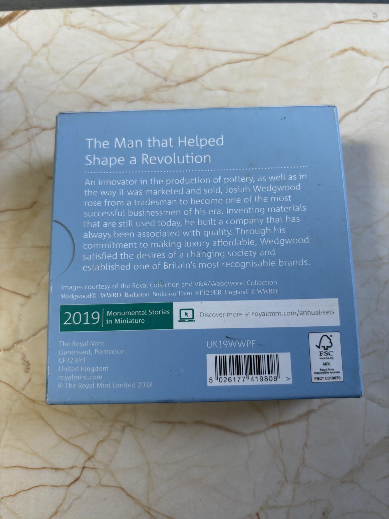 第197期拍卖 英国2019年韦奇伍德瓷器品牌创立260周年双色加厚银币，24克，925银，发行1250枚