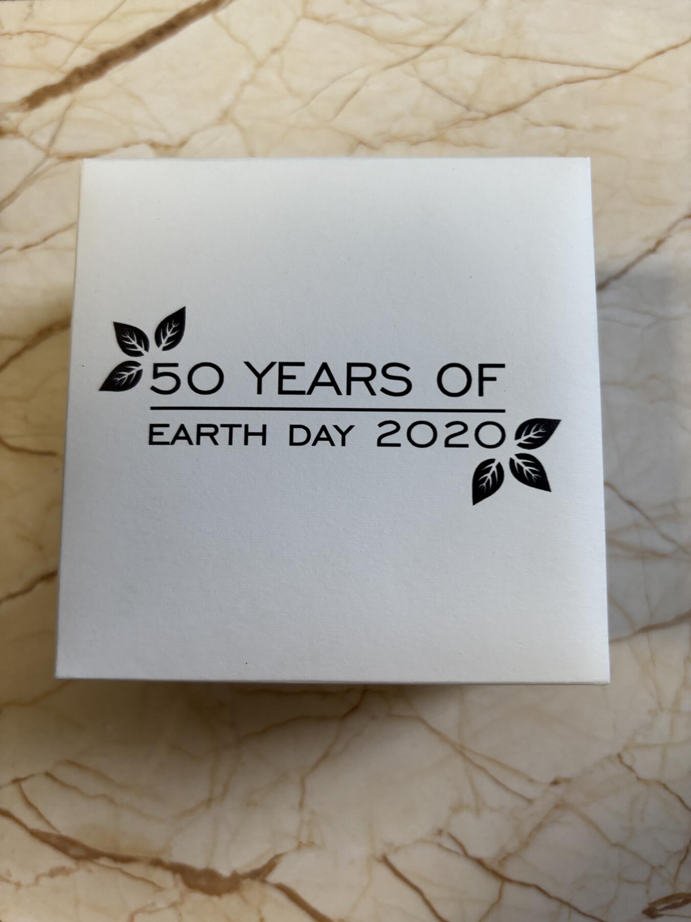 第197期拍卖 喀麦隆2020年世界地球日50周年异形彩色纪念银币，999银，发行2000枚，有氧化