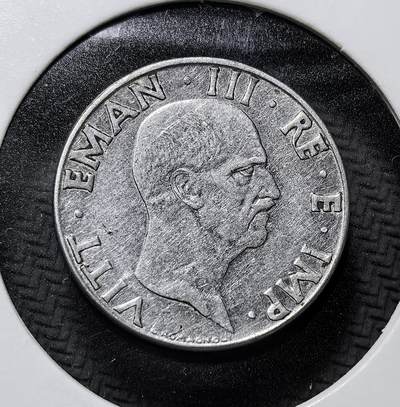 外国优质老铜币纪念币银币专场，周六晚上九点倒数截拍，满百包邮，周日发货,可寄存半年，喜欢朋友微信扫描二维码可直接参拍 - （法西斯纪年第 18 年）意大利王国1940 年50 分，正面为国王维托里奥・埃马努埃莱三世像，背面是法西斯鹰徽与束棒，是二战期间意大利法西斯政权的流通币，见证法西斯统治时期的意大利货币史。