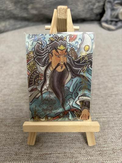 喜灰玩卡拍卖第七期，接拍品0佣金，欢迎送拍，释放现金流，让自己有资金可以购买更多喜欢的卡牌，让别的卡友能淘到更多心仪的卡牌 - 【亲签限编009/010编】墨婉 赵洛严老师亲签 限编 009/010编 粗闪 关羽