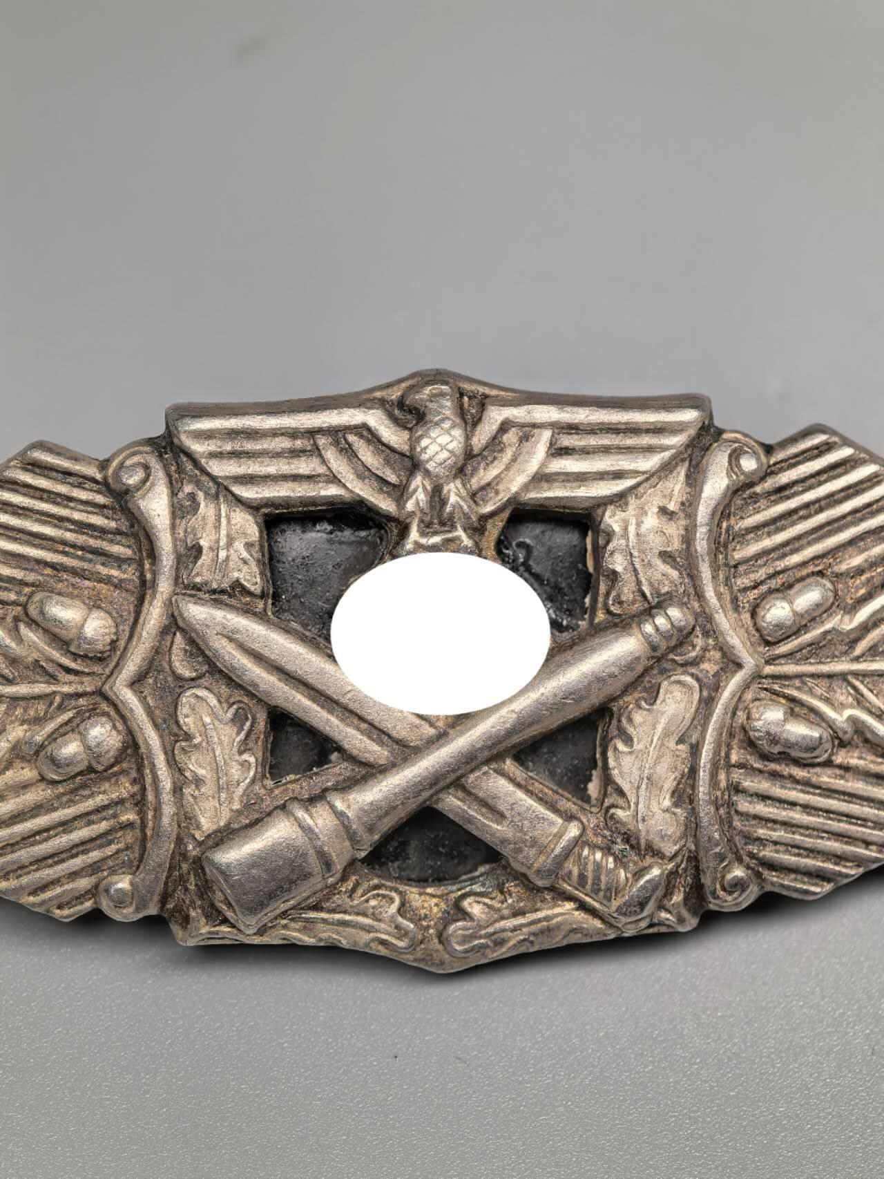 小驴勋章奖章收藏4月11日周六晚六点拍卖（珍爱和平，收藏战争，铭记历史，勿忘国耻，忠党爱国。有偿代拍，送拍规则在简介最后，参拍须阅读规则后再参拍，关系到运费包装发货时效真假辨别等关键信息，拍卖时不再发原图，看大图店主微信码在拍卖店铺介绍里） 得三银级近距离作战勋饰，背打R.S.厂标