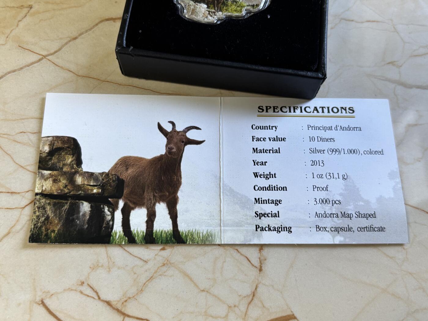 第197期拍卖 安道尔2013年自然宝藏系列鹿地图形彩色银币，1盎司999银，发行3000枚，盒子有脱皮银价584