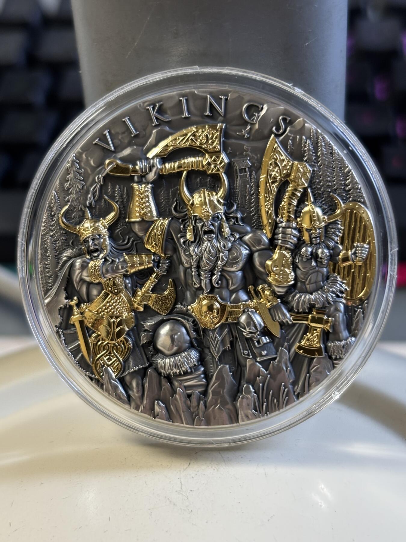 第197期拍卖 纽埃2024年维京人2盎司高浮雕仿古镀金纪念银币，999银，发行500枚