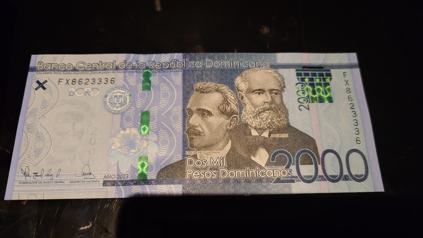 世界钱币～微拍第245期暨2026年第26期  新货卖剩品种部分上架提供选购 2023年多米尼加2000 全新绝品无47尾号336