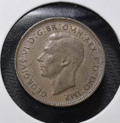 外国优质老铜币纪念币银币专场，周六晚上九点倒数截拍，满百包邮，周日发货,可寄存半年，喜欢朋友微信扫描二维码可直接参拍 - 澳大利亚1947 年半便士铜币，正面为英王乔治六世像，背面以袋鼠彰显本土特色，是二战后英属澳大利亚流通辅币，见证澳英殖民关系与澳币自主进程。