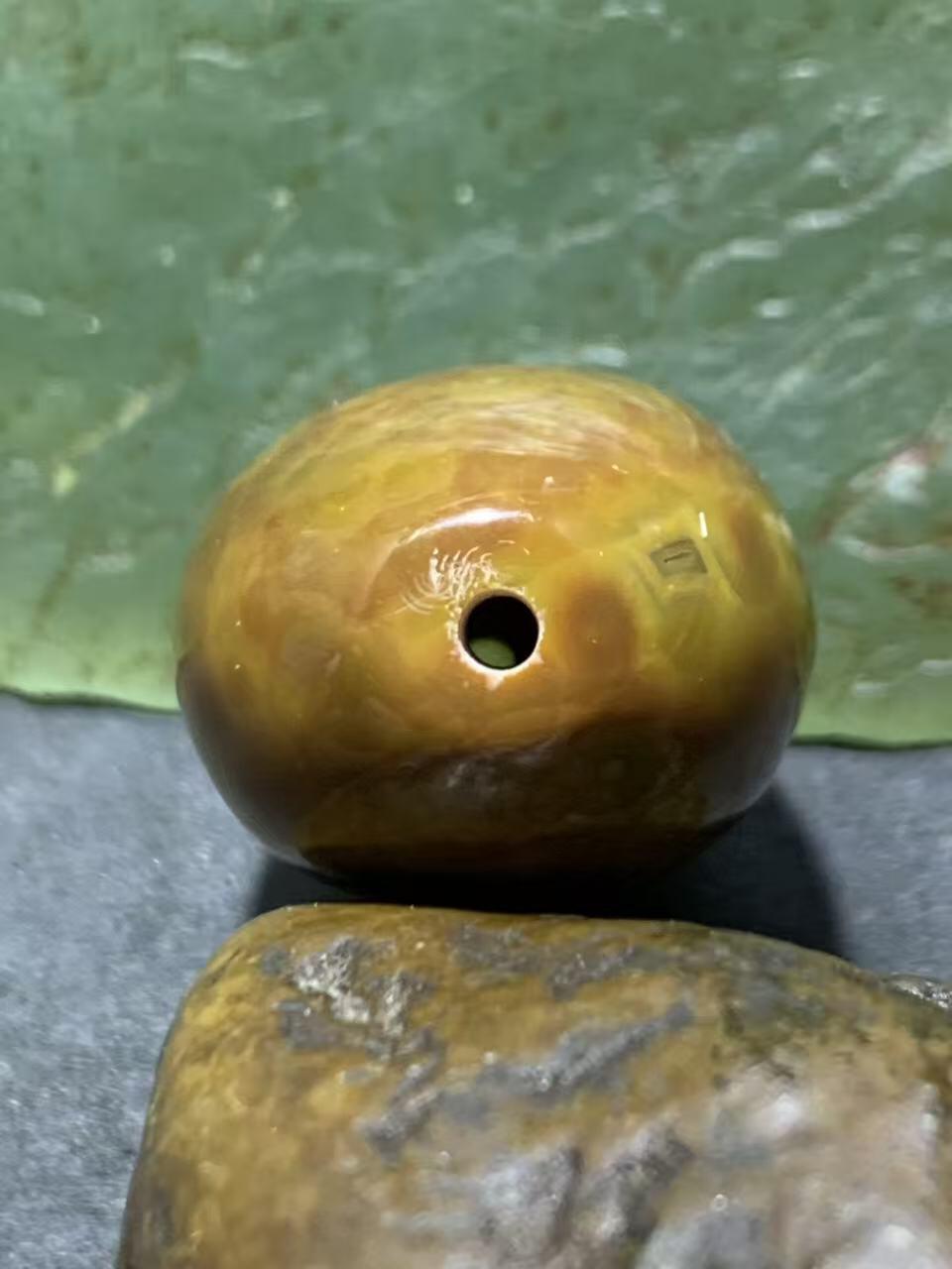 精美高玉化冻料鱼籽纹战国红玛瑙勒子一颗！