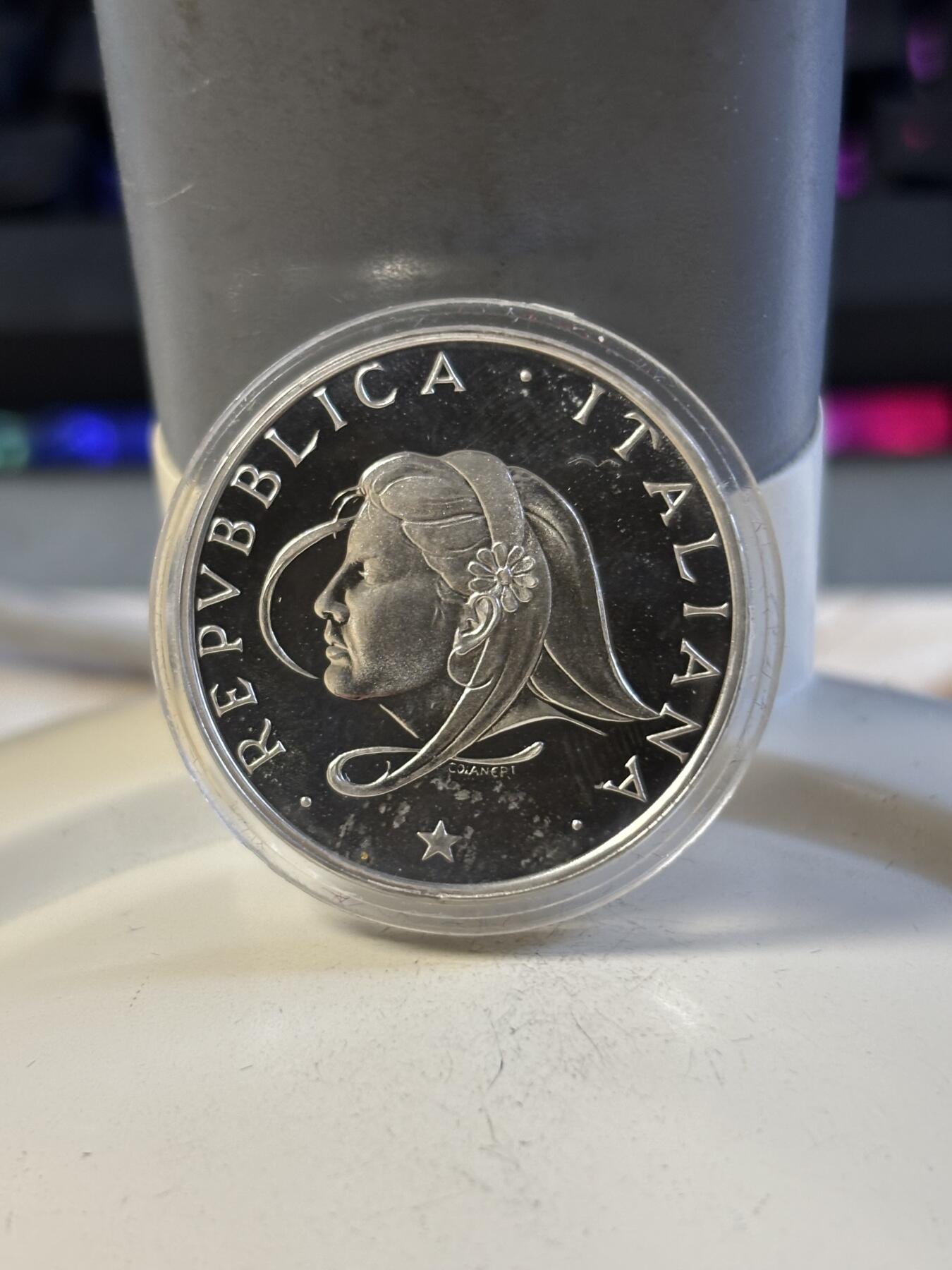 第197期拍卖 意大利1987年国际家庭日500里拉磨砂纪念银币，835银，11克