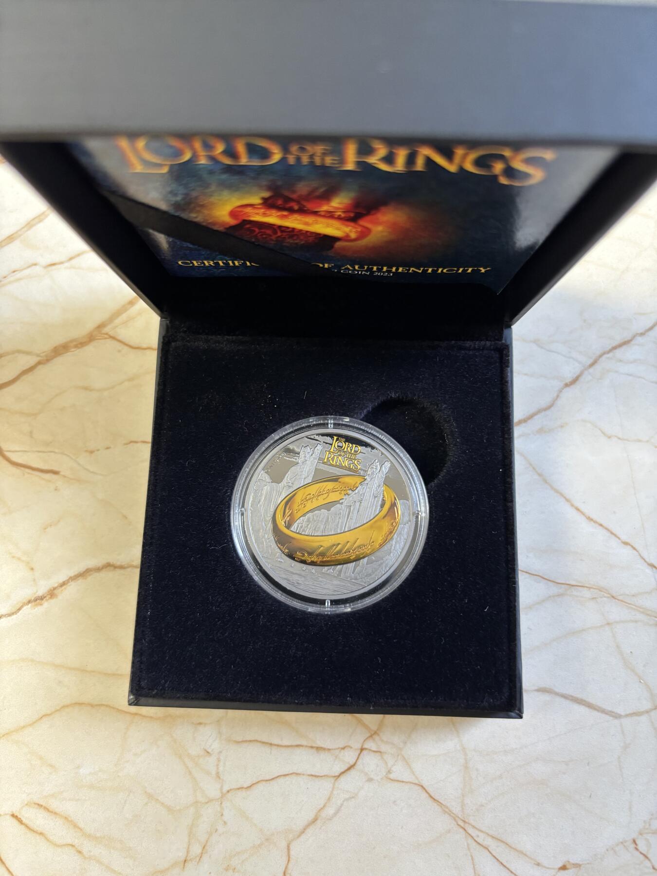 第197期拍卖 萨摩亚2023年指环王系列阿苟纳斯巨像镀金纪念银币，999银镀金，1盎司，发行1499枚，有氧化
