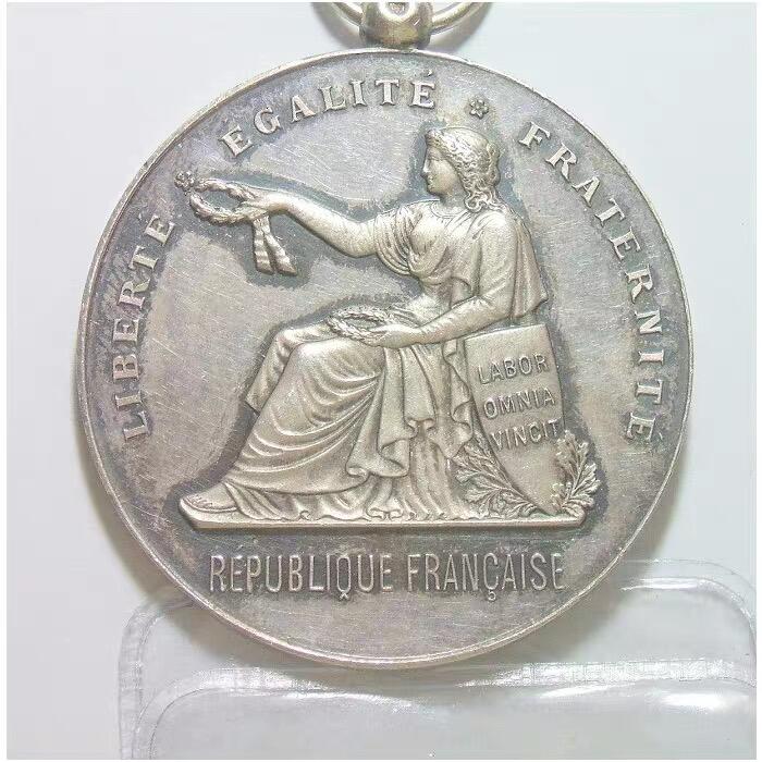 【旋风钱币】4月18日19:00准时开拍 精美欧洲币章、银币银章、第三帝国钱币等 全场包邮！ 【银】法国1905年 玛丽安娜女神坐像高浮雕精制大银章 43MM 29克