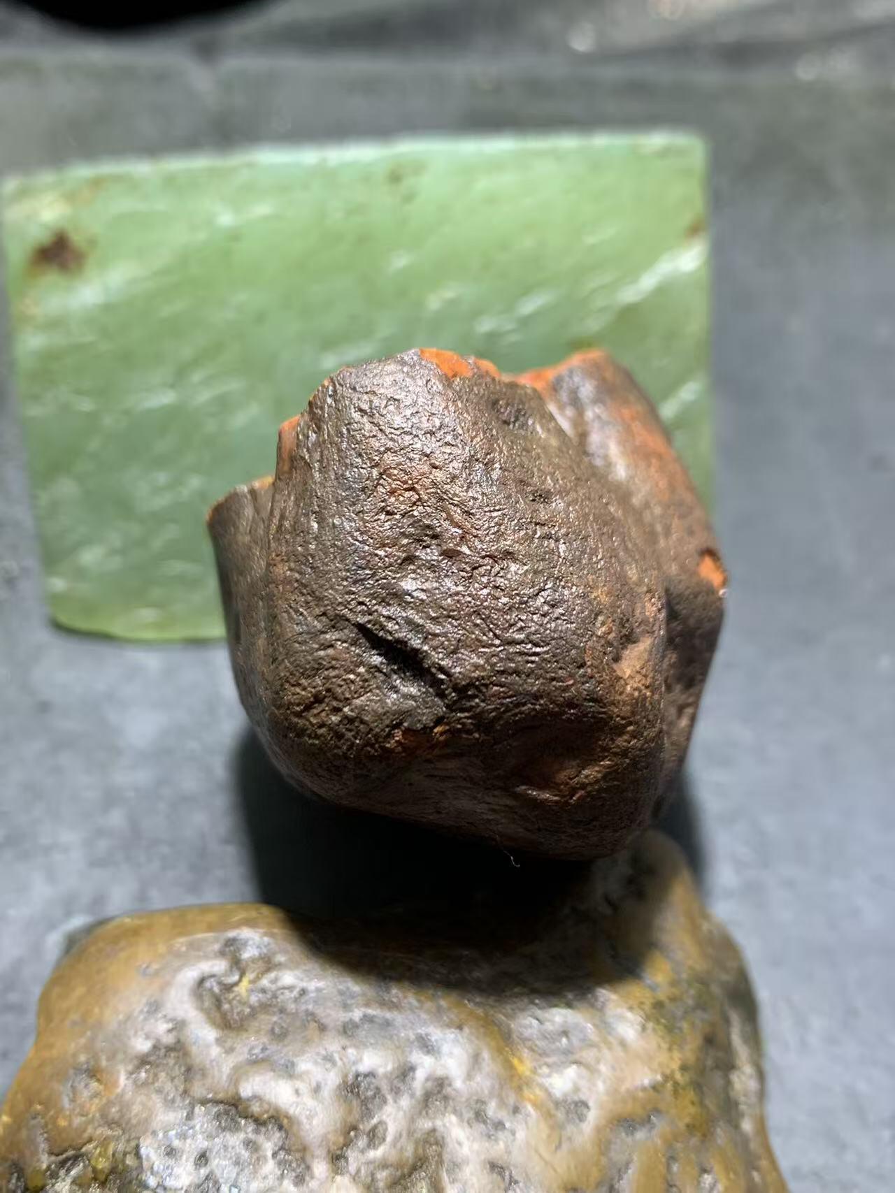 精美川料铁红皮开窗料荔枝冻心南红玛瑙原石一颗，