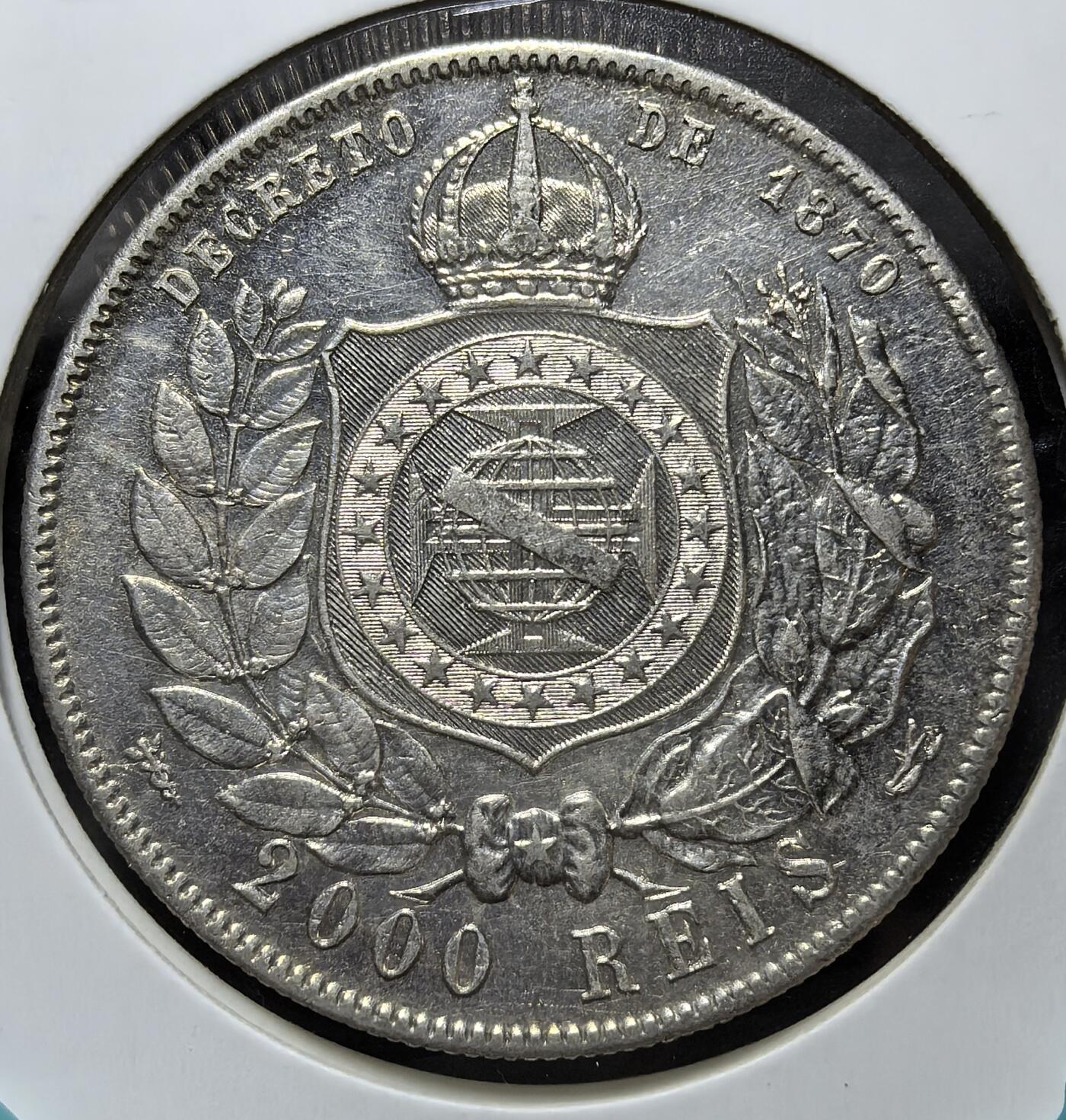 外国优质老铜币纪念币银币专场，周六晚上九点倒数截拍，满百包邮，周日发货,可寄存半年，喜欢朋友微信扫描二维码可直接参拍 巴西帝国佩德罗二世1888年2000瑞斯银币，依 1870 年法令发行，为帝国末代大银币，见证废奴后帝制终结，次年帝国覆灭，是巴西帝制时代的收官遗存。