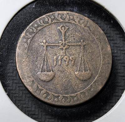 外国优质老铜币纪念币银币专场，周六晚上九点倒数截拍，满百包邮，周日发货,可寄存半年，喜欢朋友微信扫描二维码可直接参拍 - 桑给巴尔苏丹国天平铜币，天平图案象征公平交易，背面阿拉伯文铭文彰显苏丹权威，见证东非伊斯兰城邦贸易与殖民前货币史。