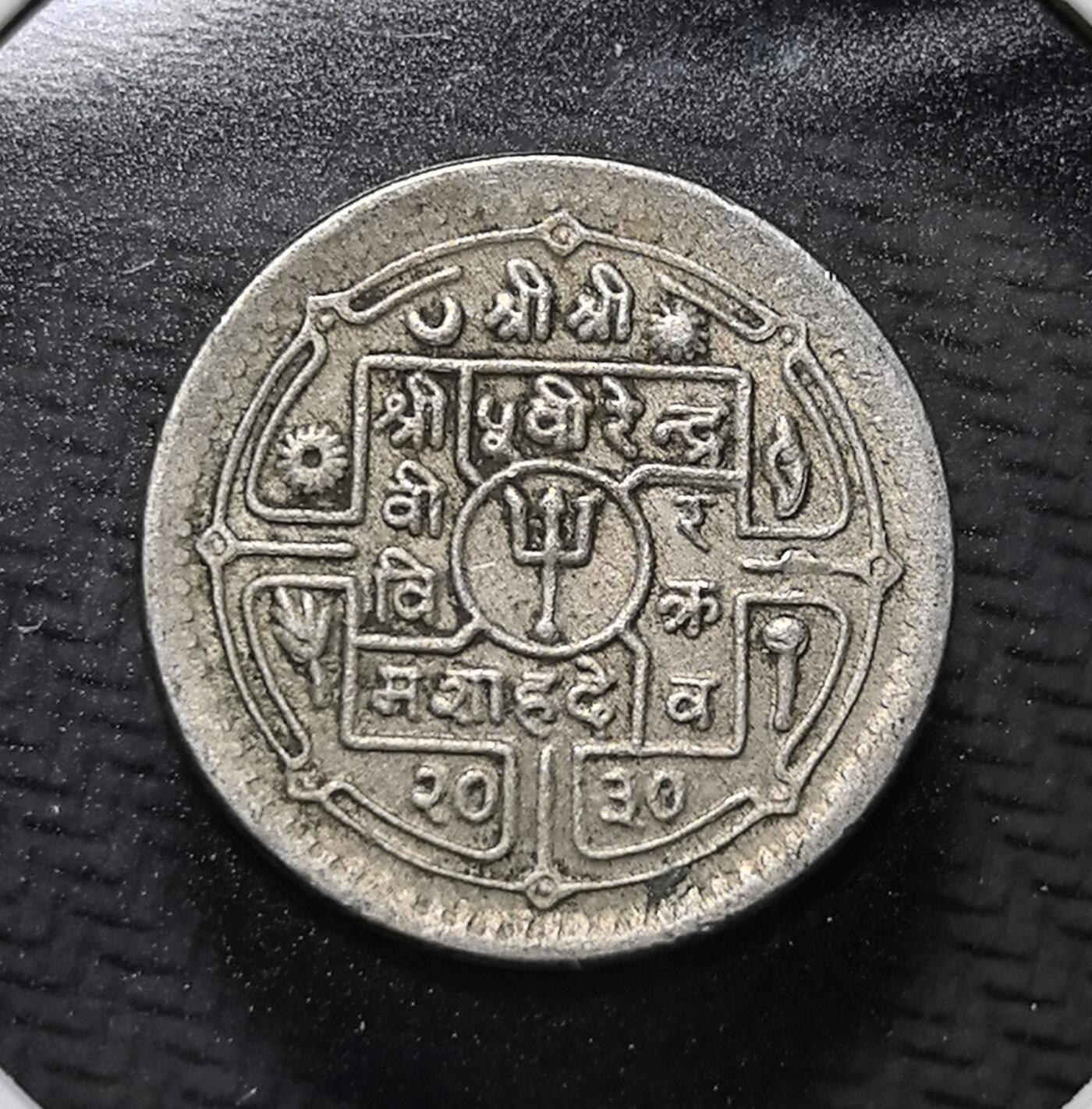 外国优质老铜币纪念币银币专场，周六晚上九点倒数截拍，满百包邮，周日发货,可寄存半年，喜欢朋友微信扫描二维码可直接参拍