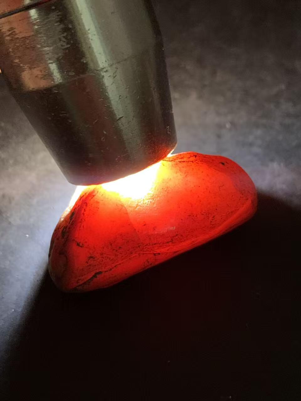 精美红皮蒙头料南红玛瑙原石一颗，