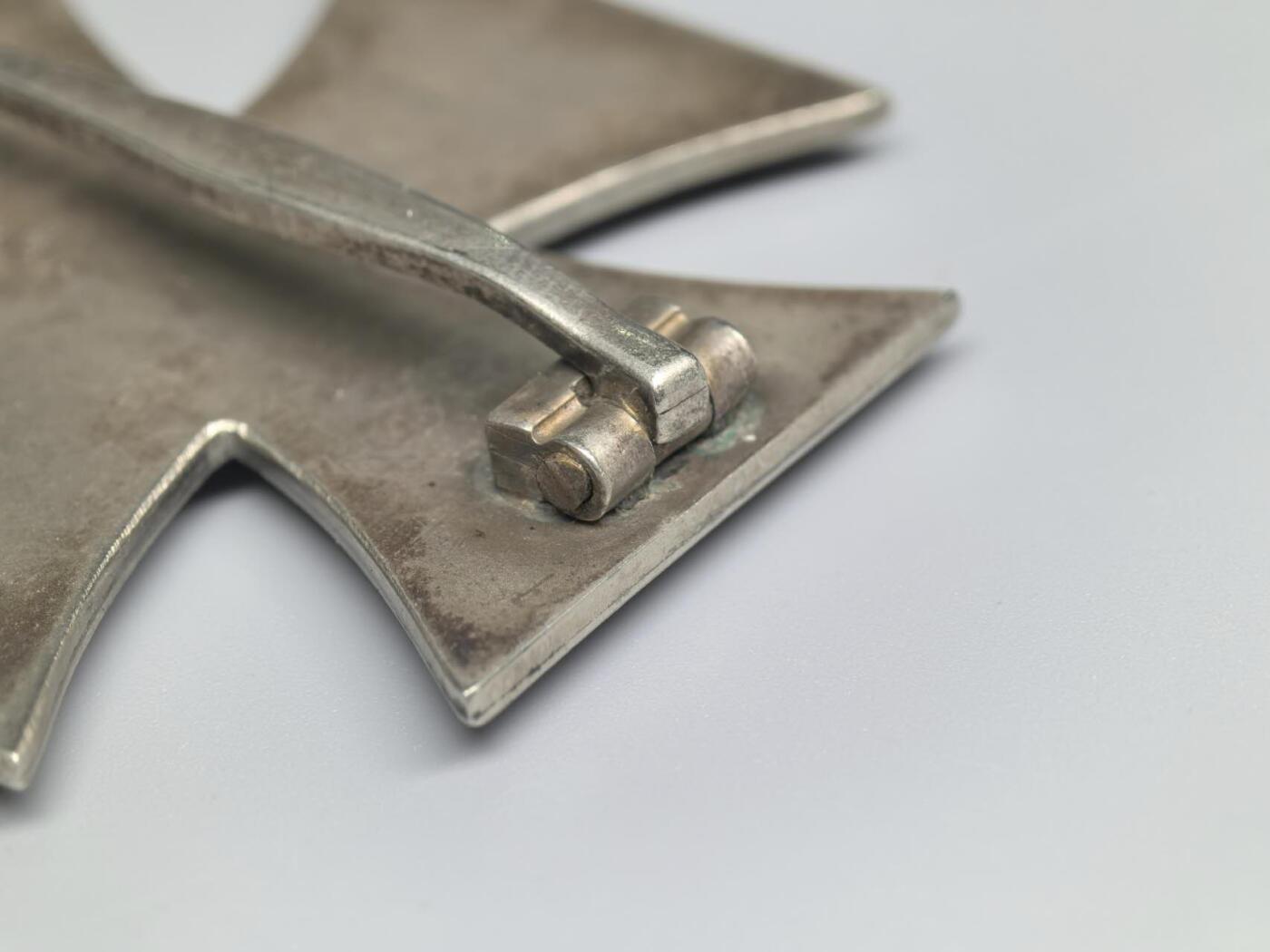 小驴勋章奖章收藏4月11日周六晚六点拍卖（珍爱和平，收藏战争，铭记历史，勿忘国耻，忠党爱国。有偿代拍，送拍规则在简介最后，参拍须阅读规则后再参拍，关系到运费包装发货时效真假辨别等关键信息，拍卖时不再发原图，看大图店主微信码在拍卖店铺介绍里） 德国WWII一级铁十字勋章，RS厂制作