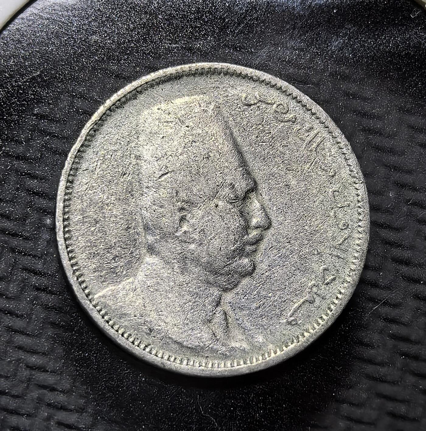 外国优质老铜币纪念币银币专场，周六晚上九点倒数截拍，满百包邮，周日发货,可寄存半年，喜欢朋友微信扫描二维码可直接参拍 埃及福阿德一世1924年2米利姆，正面为国王福阿德一世像，背面铸阿拉伯文面值，是埃及王国时期流通辅币，见证埃及君主制时代的货币与王权象征。