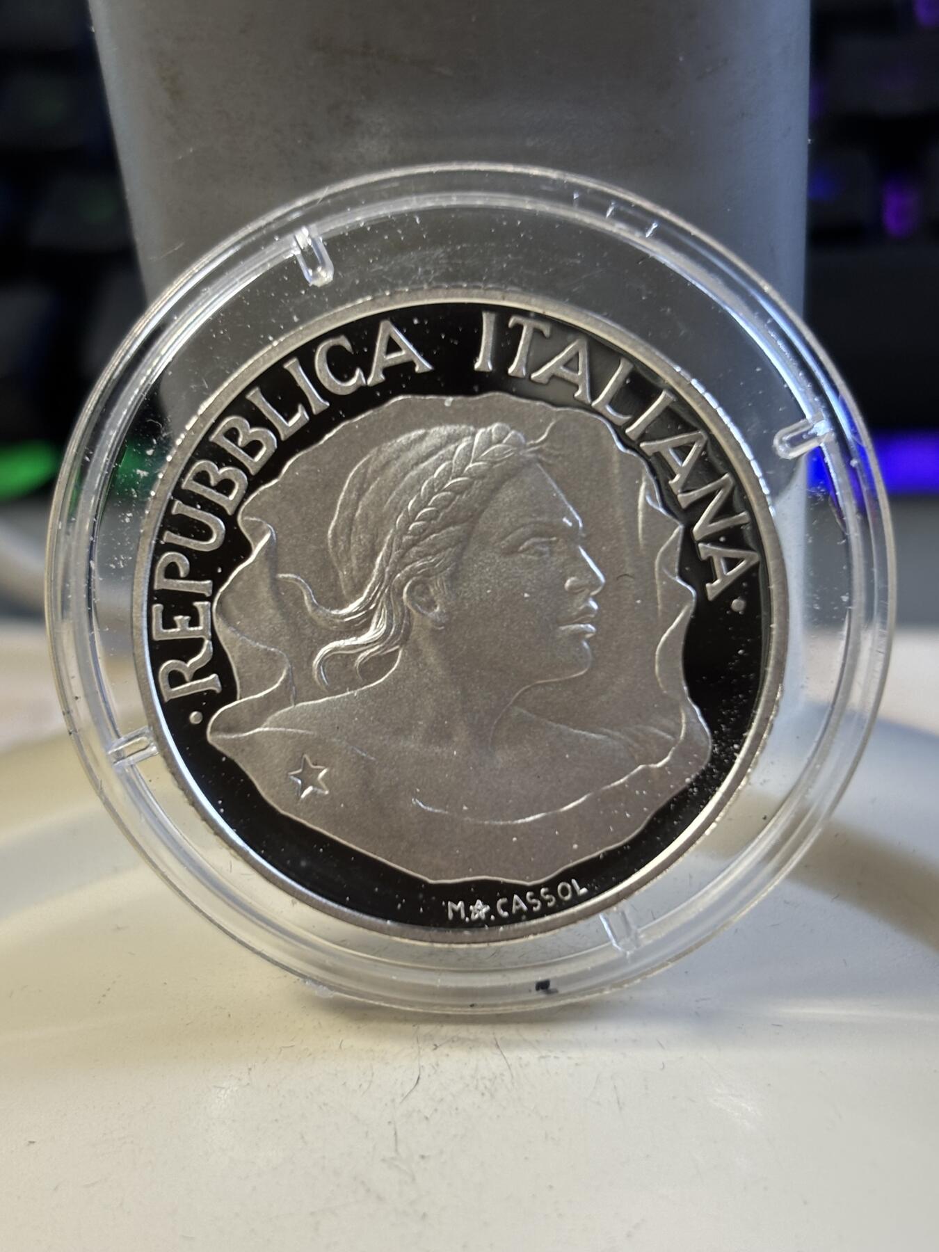 第197期拍卖 意大利1997年国旗诞生200年10000里拉精制纪念银币，835银，22克，