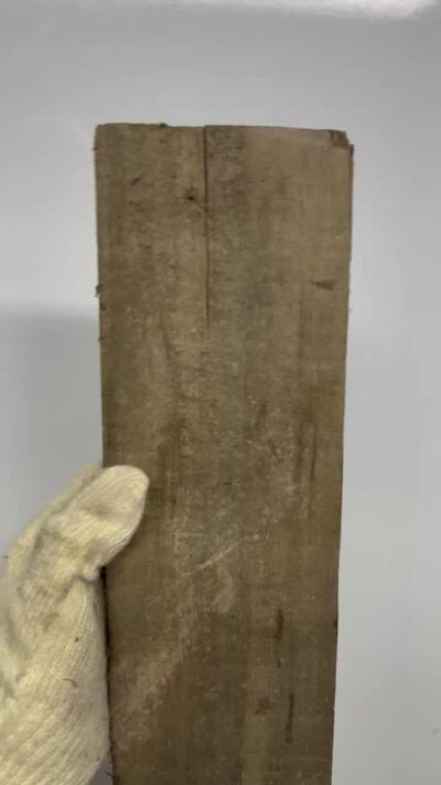 零元拍：NO.2-2金丝楠阴沉料，无需打磨就已经金光闪闪。满金丝药香，尺寸约：33.6/9.8/3.3CM。