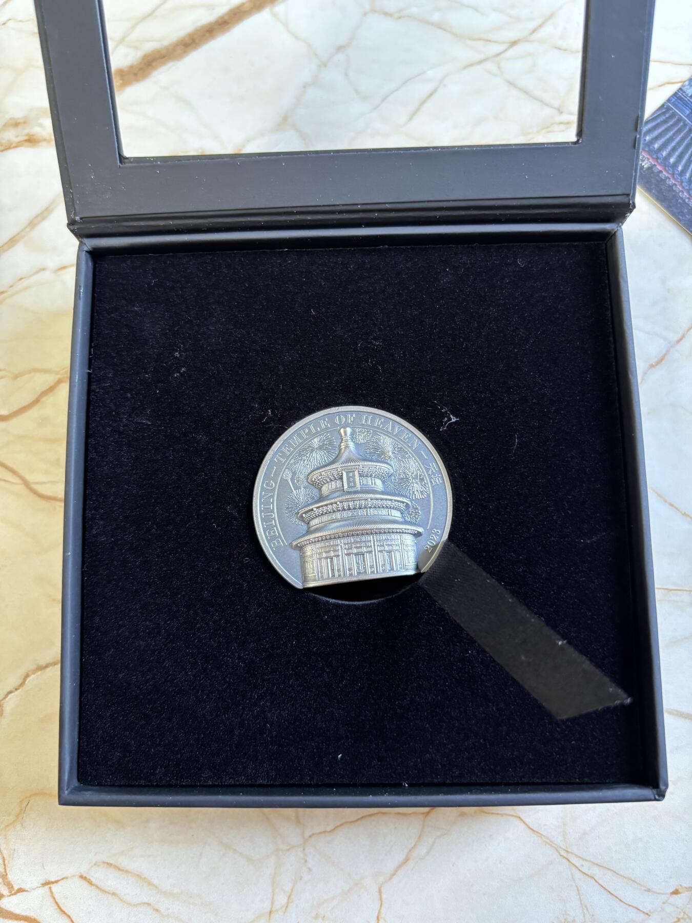 第197期拍卖 库克2023年天坛祈年殿2盎司高浮雕纪念银币，999银，发行1888枚