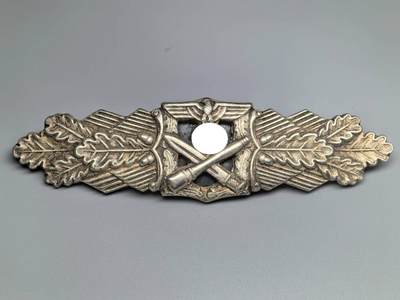 小驴勋章奖章收藏4月11日周六晚六点拍卖（珍爱和平，收藏战争，铭记历史，勿忘国耻，忠党爱国。有偿代拍，送拍规则在简介最后，参拍须阅读规则后再参拍，关系到运费包装发货时效真假辨别等关键信息，拍卖时不再发原图，看大图店主微信码在拍卖店铺介绍里） - 得三银级近距离作战勋饰，背打R.S.厂标