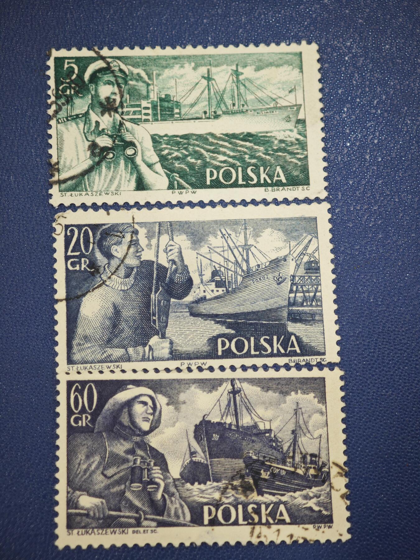 橙子收藏第八期(社会主义国家邮票专场) 一套波兰发行的“波兰海洋与航运”主题雕刻版邮票，是20世纪50-60年代波兰邮政的经典作品，也是展现波兰海洋文化的标志性邮品。邮票以波兰战后重建的航运业为主题，采用高精度雕刻版印刷，细节丰富，是波兰雕刻邮票的代表作之一