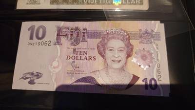 世界钱币～微拍第245期暨2026年第26期  新货卖剩品种部分上架提供选购 - 2007年斐济10元 女王 全新绝品无47尾号062