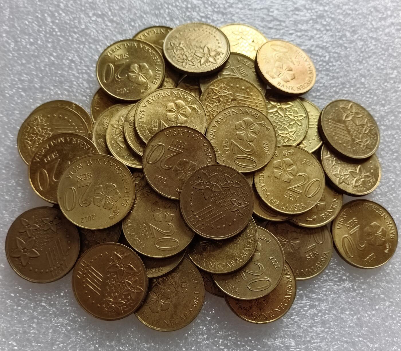 外国优质银币克朗币纪念章，每周六晚九点倒数截拍，满百包邮可寄存，持续收拍