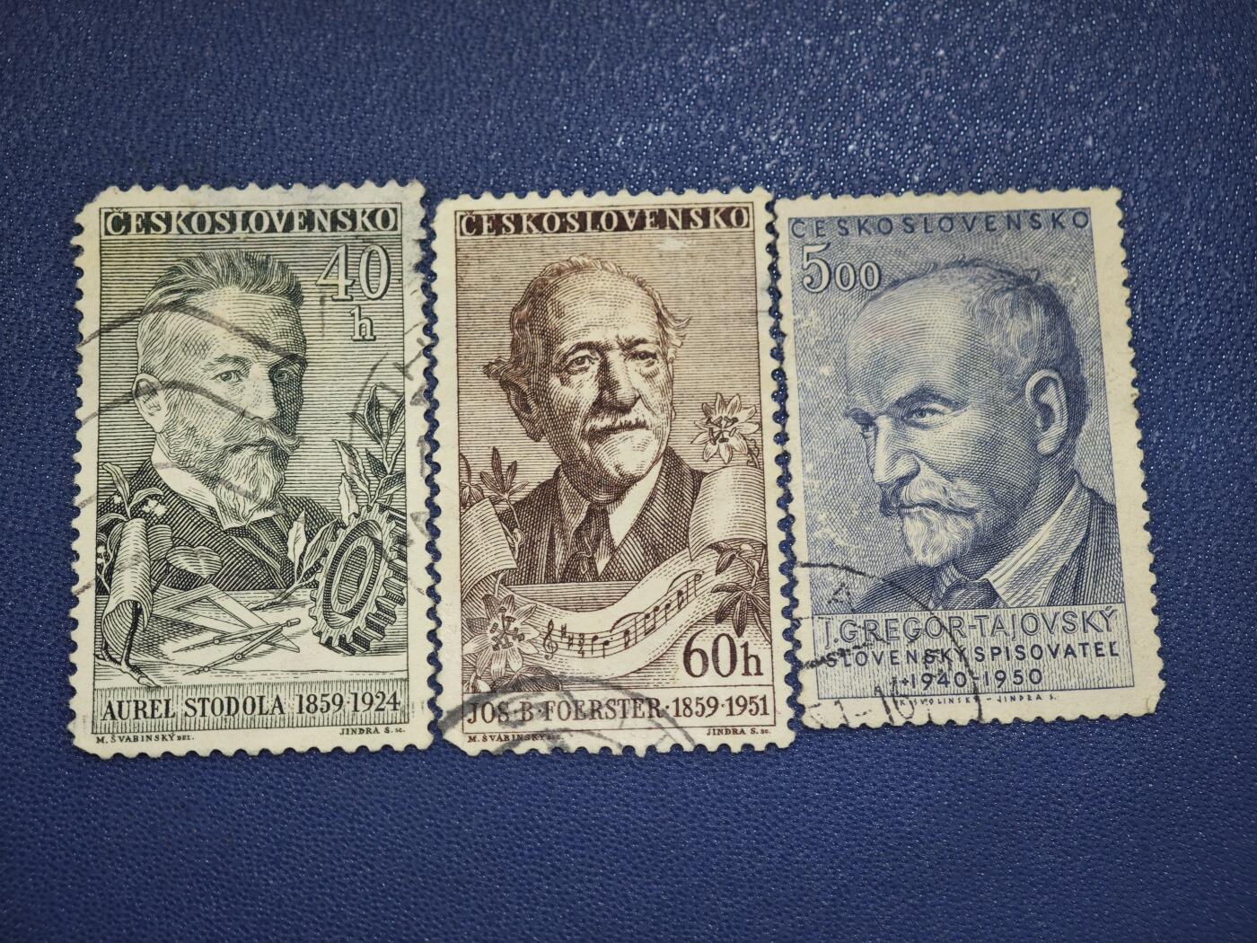 橙子收藏第八期(社会主义国家邮票专场) 三枚是捷克斯洛伐克发行的“本国文化名人系列”雕刻版邮票*，是20世纪中期捷克斯洛伐克邮政的经典作品，也是东欧雕刻邮票的代表之一。以捷克斯洛伐克的杰出人物为主题，采用高精度雕刻版印刷，线条细腻传神，是捷克斯洛伐克邮票史上的知名系列