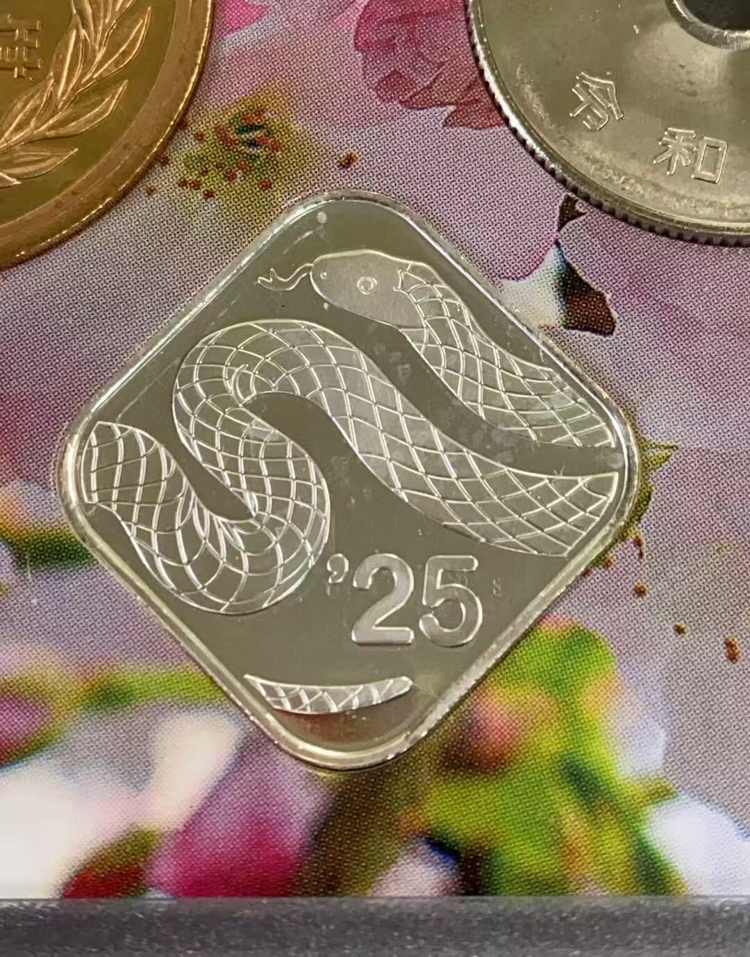 日日生财—方圆世界（全场包邮）第三场 日本广岛支局发行的‌令和七年（2025年）八重樱主题货币套装 含有4.3克 银章