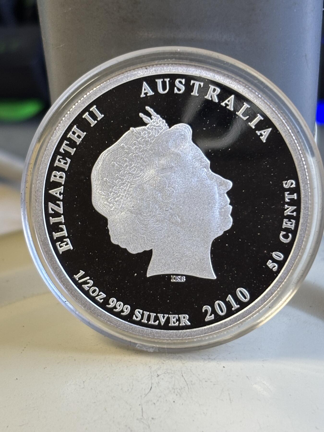 第197期拍卖 澳大利亚2010年海洋动物系列鳗鱼半盎司彩银币，999银，发行10000枚，15.573克