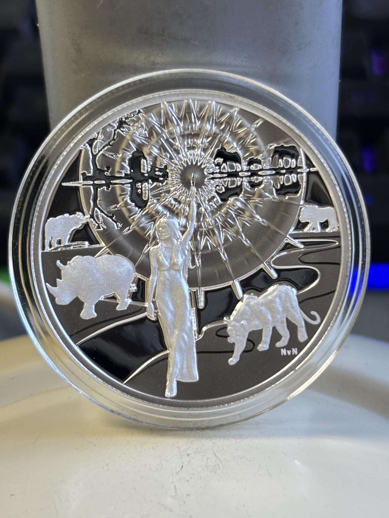 第197期拍卖 萨摩亚2024年自由之光飞鹰1盎司反精制高浮雕纪念银币，999银，发行5000枚银价584