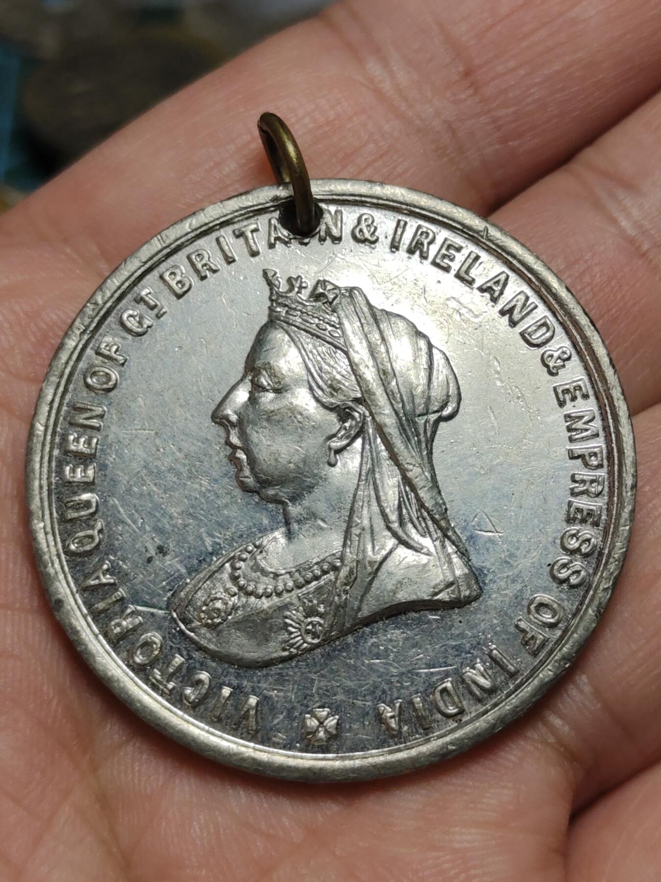 2026年第四十三场(总第二百一十二场）外国好品散币场(免佣金) 英国🇬🇧1897年维多利亚女王登基60周年钻禧纪念章，直径39mm，重23.86克