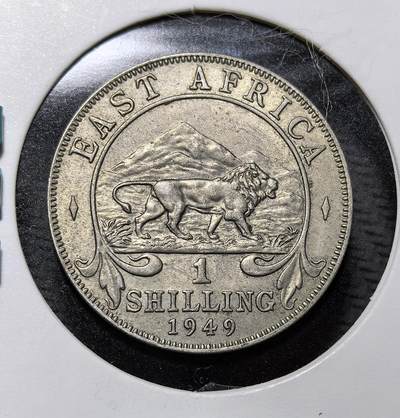 外国优质老铜币纪念币银币专场，周六晚上九点倒数截拍，满百包邮，周日发货,可寄存半年，喜欢朋友微信扫描二维码可直接参拍 - 英属东非 1949 年1 先令，正面为英王乔治六世像，背面以雄狮与乞力马扎罗山为设计，是二战后英属东非殖民地的流通货币，见证英国殖民统治末期的东非货币体系。