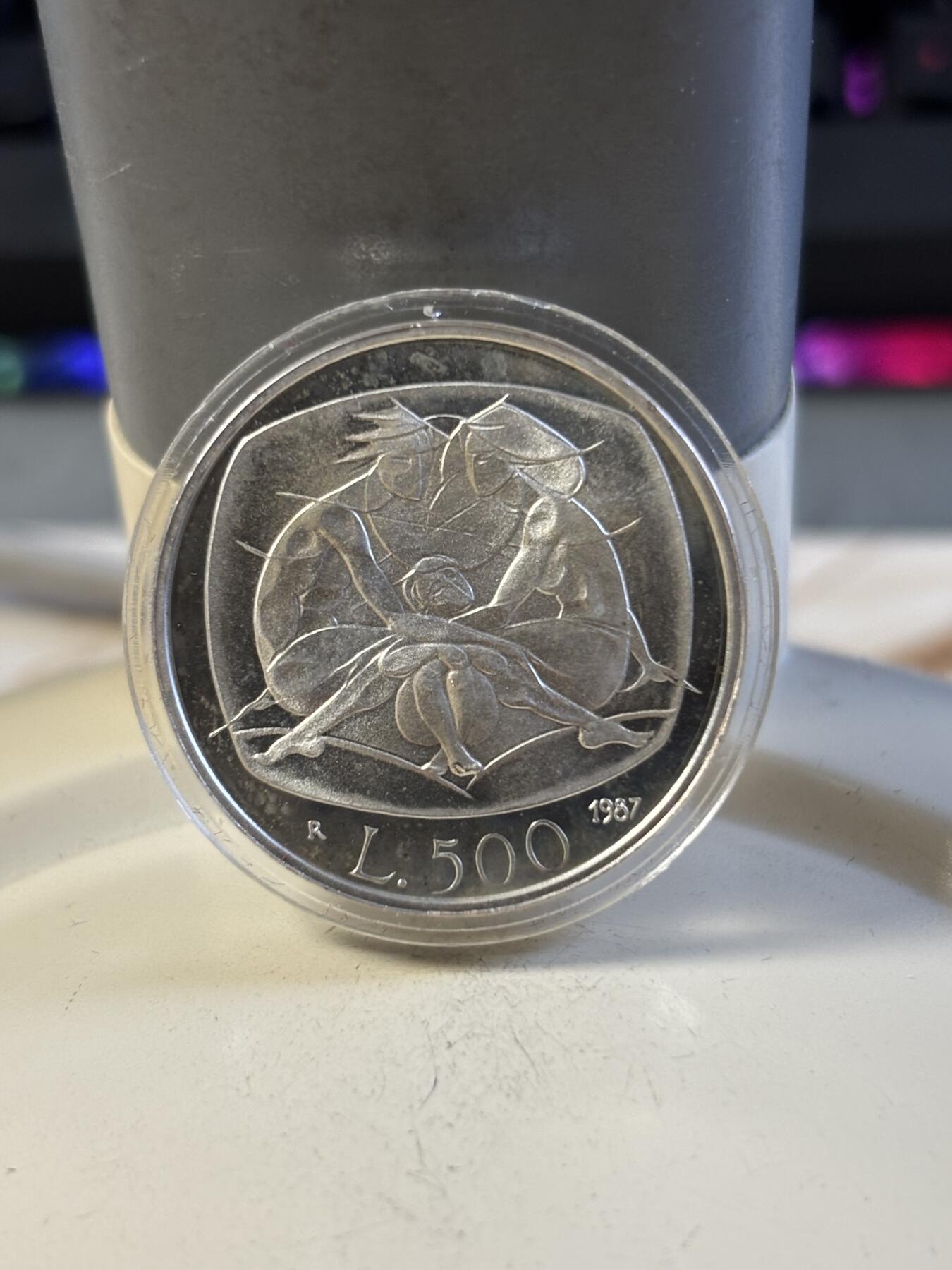 第197期拍卖 意大利1987年国际家庭日500里拉磨砂纪念银币，835银，11克