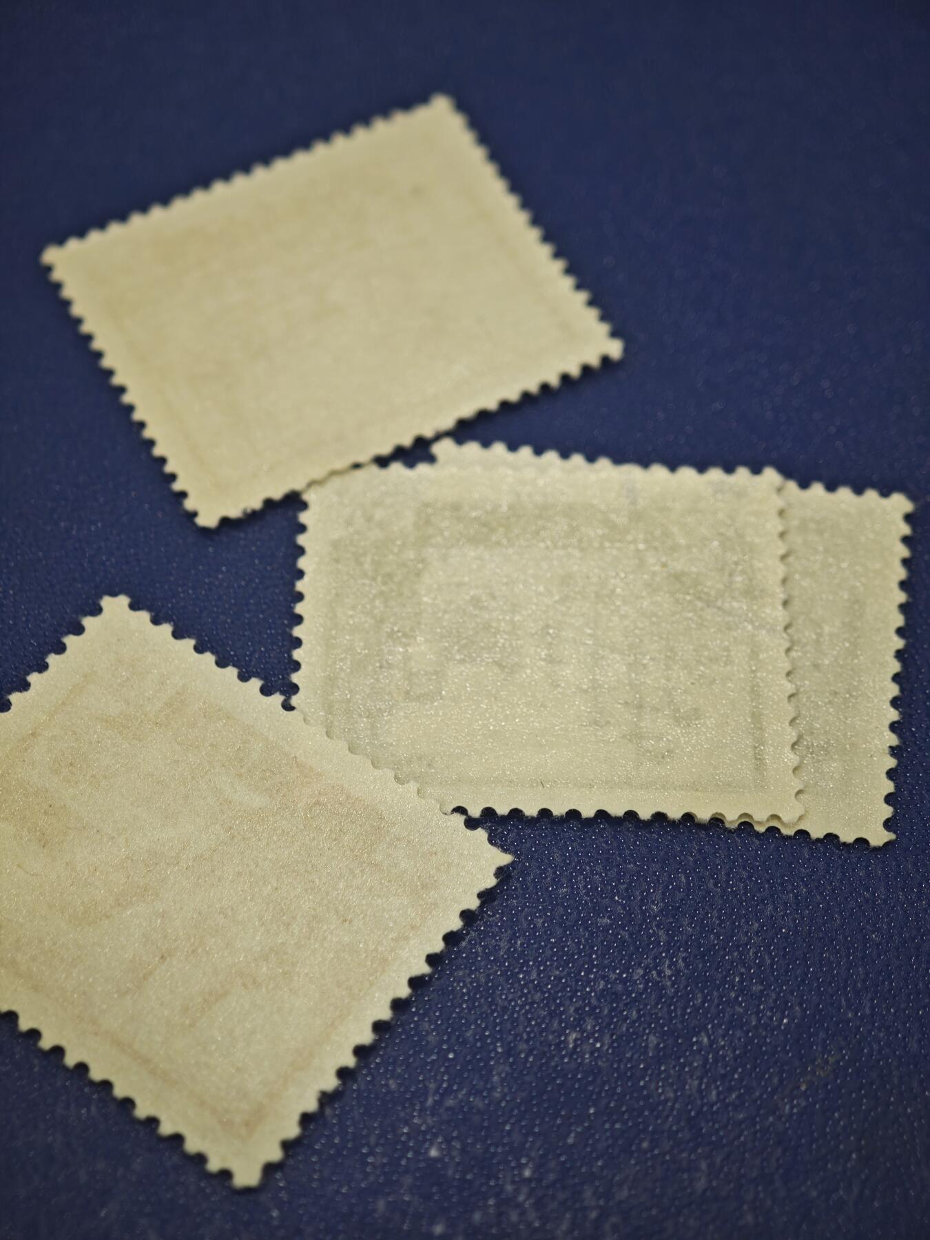 橙子收藏第八期(社会主义国家邮票专场) 这套邮票属于波兰经典的「波兰古城风光」系列，发行于20世纪50-60年代，以雕刻版工艺展现波兰各地的历史名城风貌，是当时波兰文化推广的重要载体。