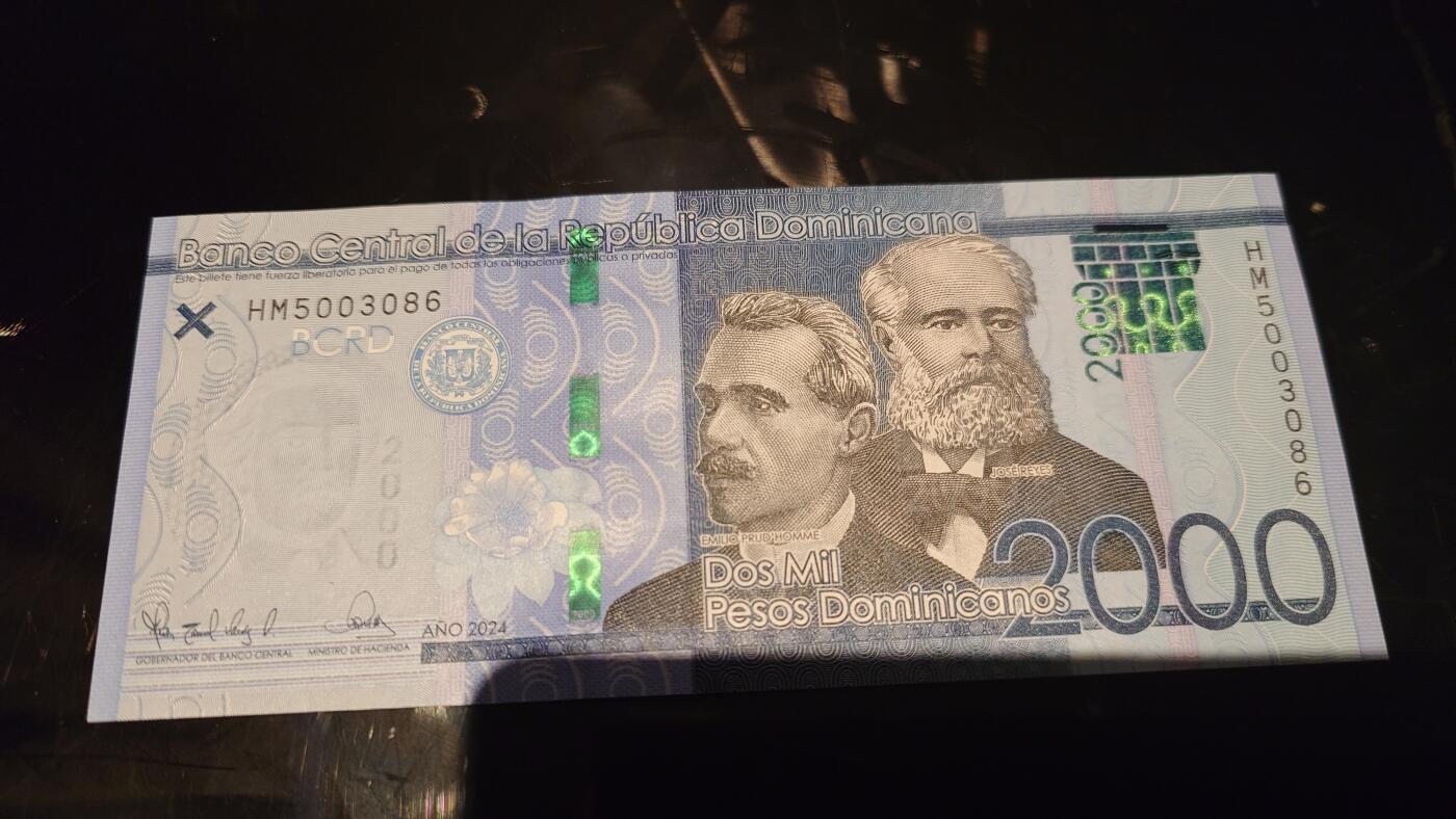 世界钱币～微拍第245期暨2026年第26期  新货卖剩品种部分上架提供选购 2024年多米尼加2000 全新绝品无47尾号086