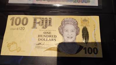 世界钱币～微拍第245期暨2026年第26期  新货卖剩品种部分上架提供选购 - 2007年斐济100元 女王  全新绝品无47尾号0120