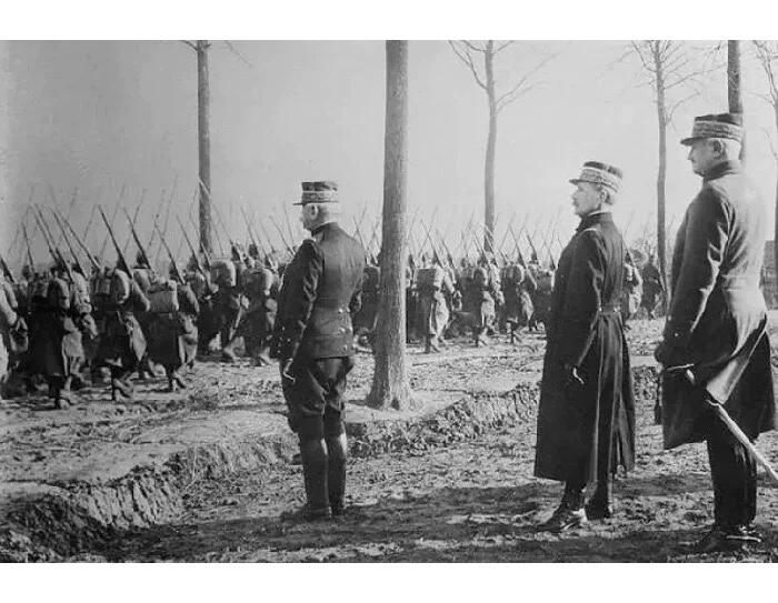 【艺术】法国艺术大章1914年 一战名将霞飞元帅马恩河战役战前演讲 高浮雕精制超大铜章 68MM 138克   