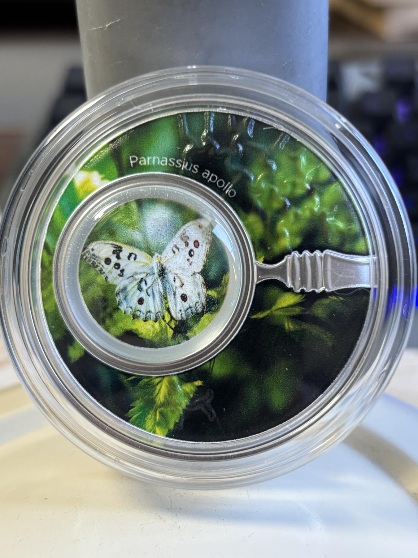 第197期拍卖 喀麦隆2024年自然之美系列阿波罗绢蝶彩色纪念银币，999银，17.5克，发行555枚，有起泡