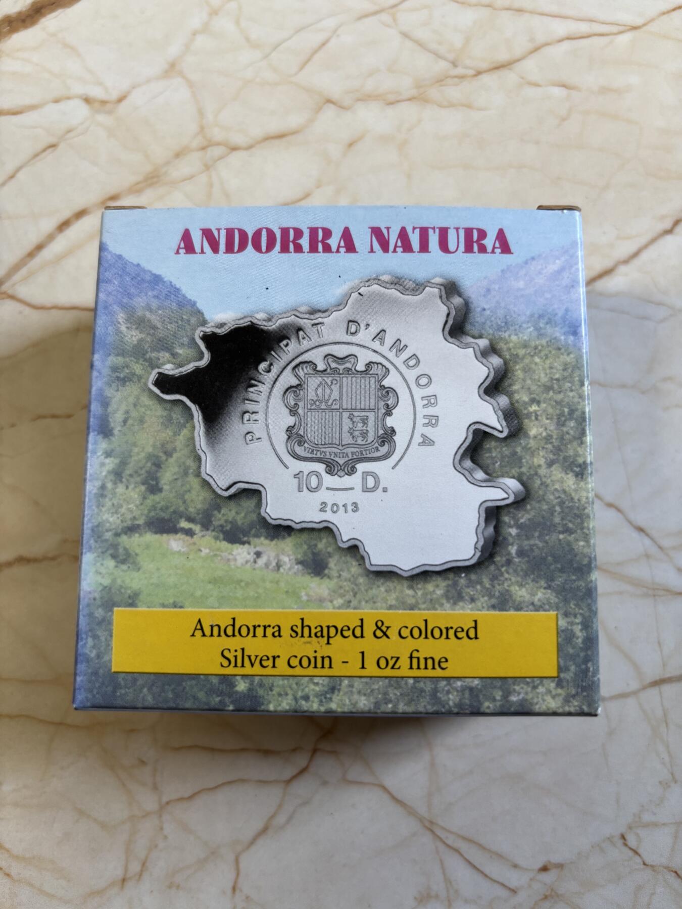 第197期拍卖 安道尔2013年自然宝藏系列旱獭地图形彩色银币，1盎司999银，发行3000枚，皮盒脱皮，银价584