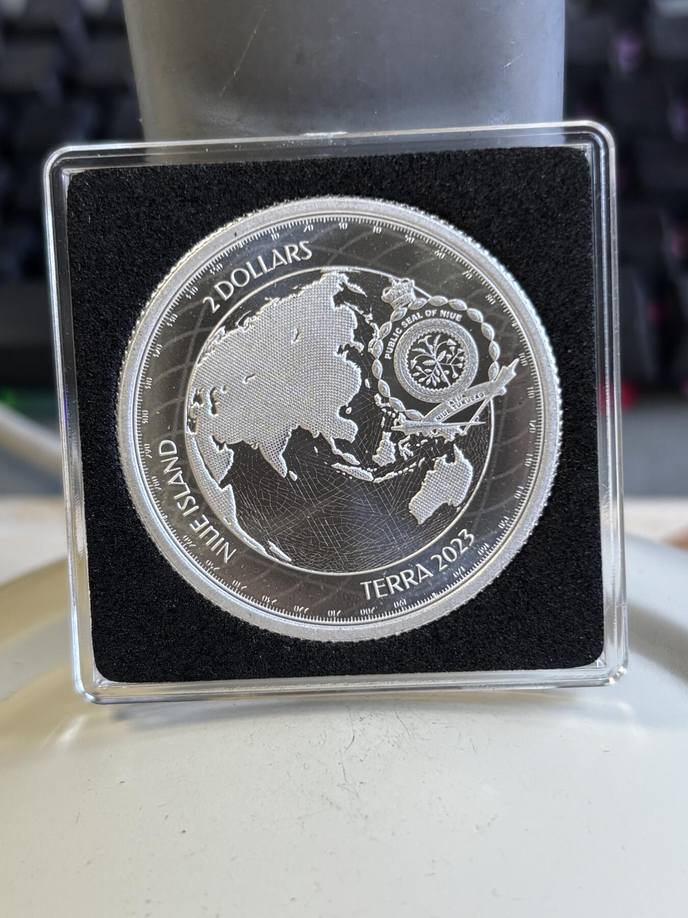 第197期拍卖 纽埃2023年全球变暖燃烧地球系列3彩色1盎司纪念银币，999银，发行100枚，银价584