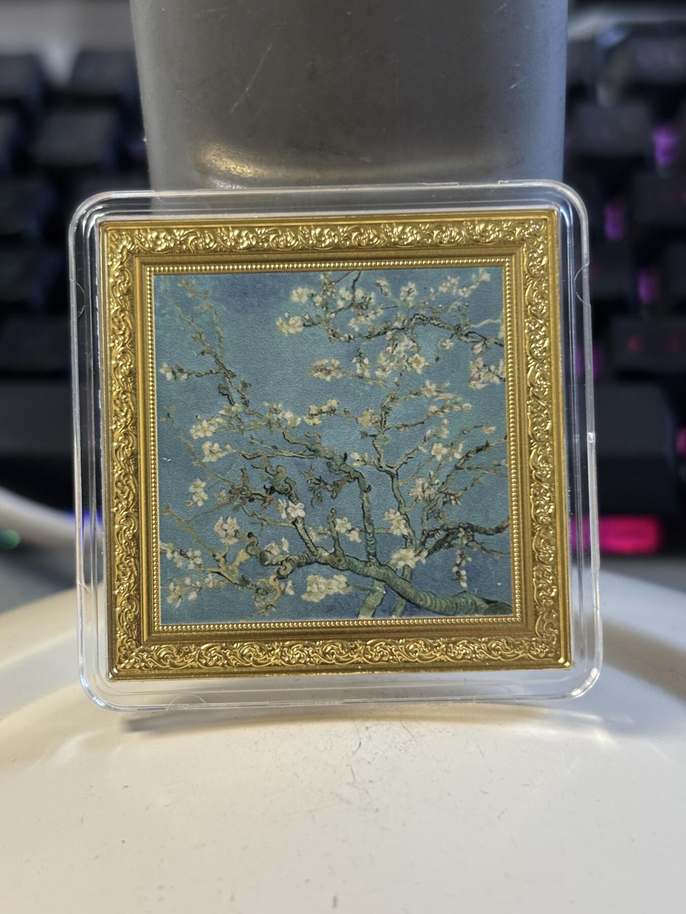 第197期拍卖 纽埃2022年世界名画系列梵高杏花开1盎司彩色银币，999银，发行999枚