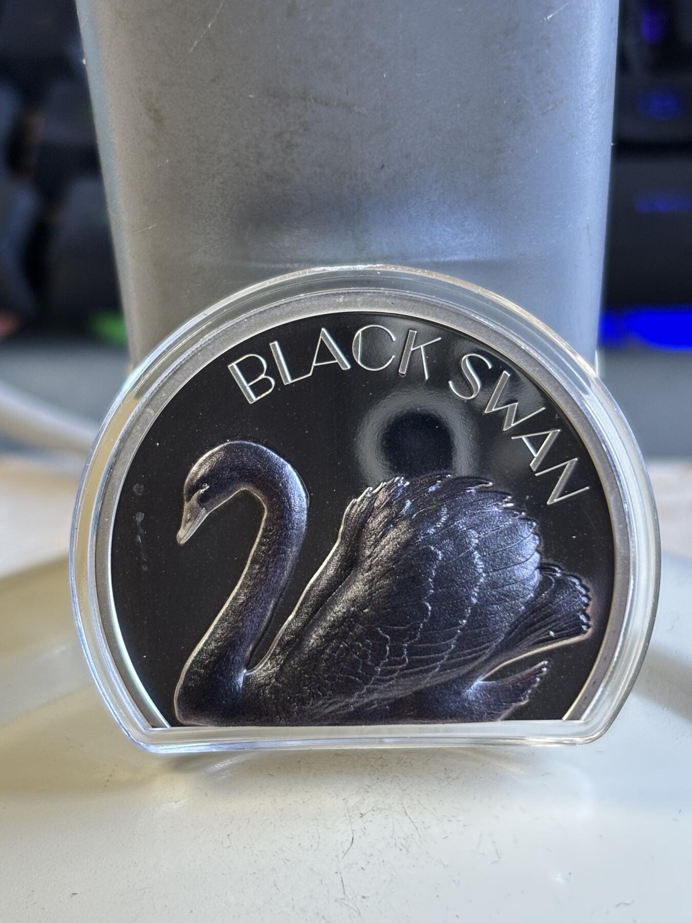 第197期拍卖 库克2023年自然平衡系列黑白天鹅2盎司异形银币，999银，发行2500枚