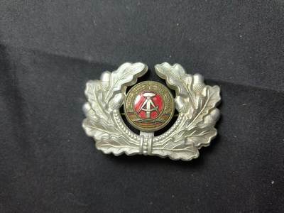 云宸嘉赏-勋臻佳藏四月精品甄选场次（低佣 一元一手） - 民主德国人民军大帽徽 早期分体珐琅版