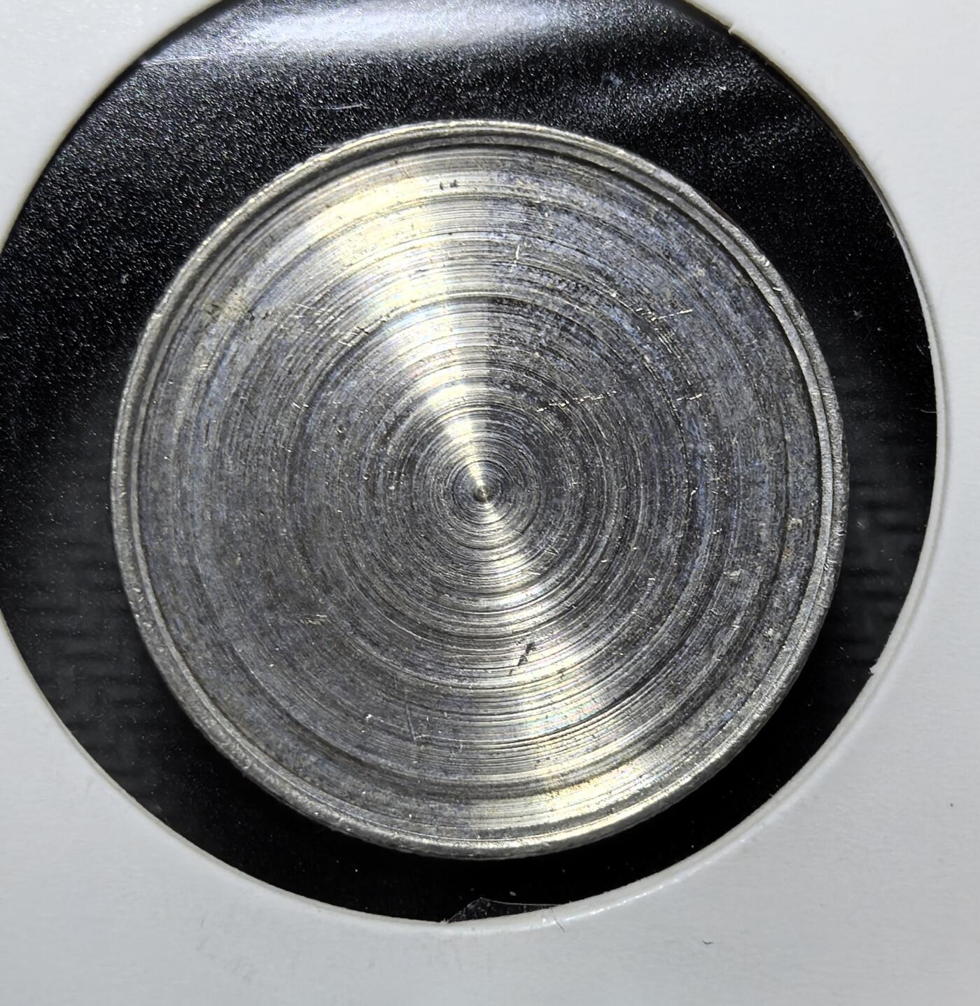 外国优质老铜币纪念币银币专场，周六晚上九点倒数截拍，满百包邮，周日发货,可寄存半年，喜欢朋友微信扫描二维码可直接参拍 趣味币韩国银行500 韩元，背面为光面旋纹，正常流通版背面为韩国国宝级建筑光化门，该币是韩国现代钱币收藏的趣味遗存。