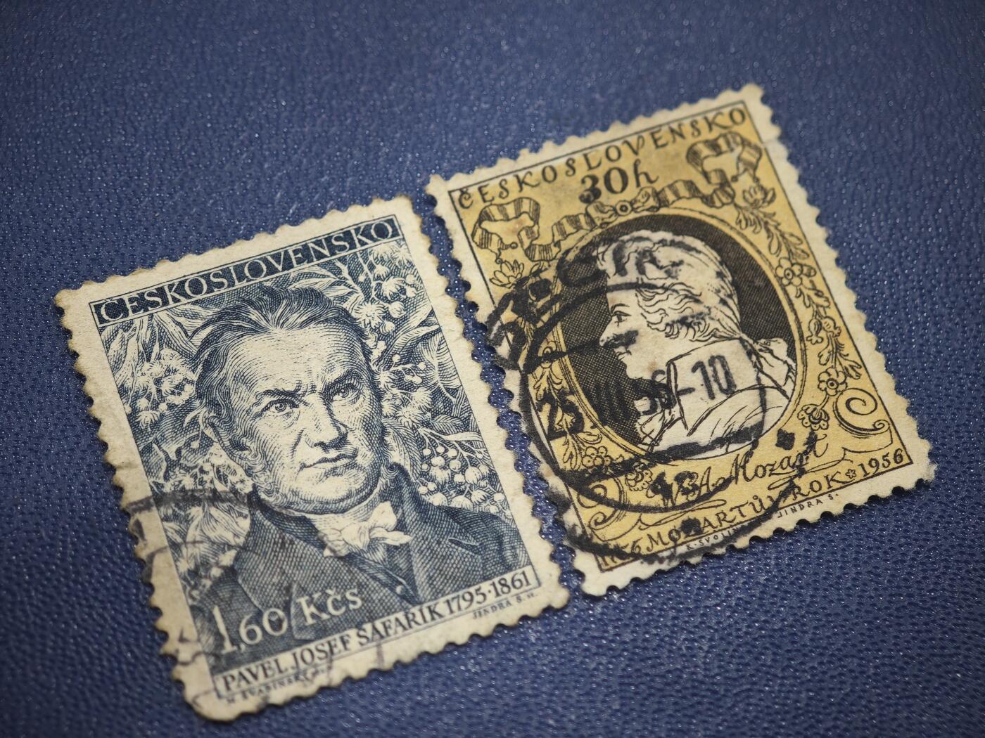 橙子收藏第八期(社会主义国家邮票专场) 两枚邮票均出自捷克斯洛伐克（Československo） 于1956年发行的著名人物与文化名人系列邮票，采用经典的雕刻版工艺，极具时代特征。  一、帕维尔·约瑟夫·沙法里克纪念邮票二、莫扎特诞辰200周年纪念邮票