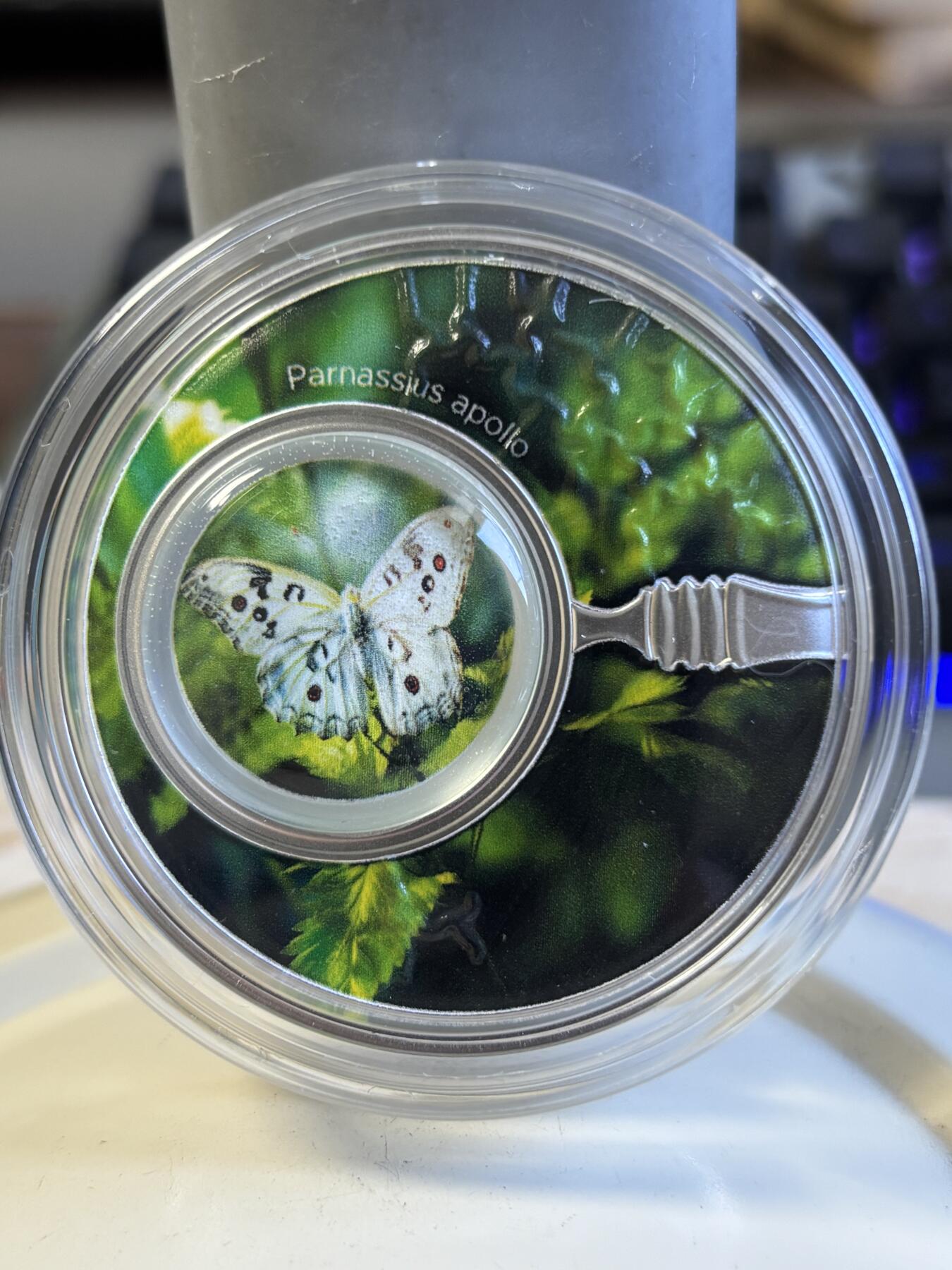 第197期拍卖 喀麦隆2024年自然之美系列阿波罗绢蝶彩色纪念银币，999银，17.5克，发行555枚，有起泡