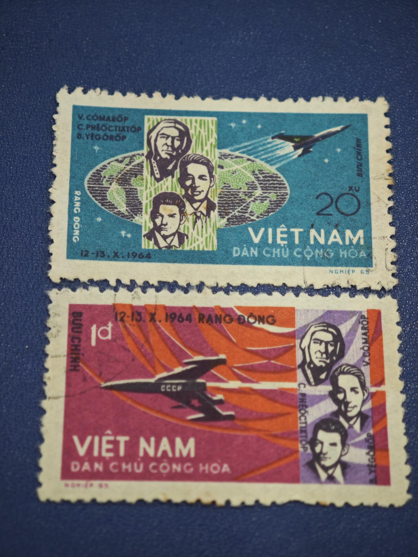 橙子收藏第八期(社会主义国家邮票专场) 越南民主共和国（北越）1965年 纪念苏联“上升1号”（Voskhod 1）宇宙飞船邮票（2枚）1964年10月12-13日，苏联发射了人类首次3人乘组的宇宙飞船“上升1号”（Восход 1），这是世界上第一次载有3名宇航员的载人航天任务。作为苏联的盟友，北越在1965年发行了这套纪念邮票。
